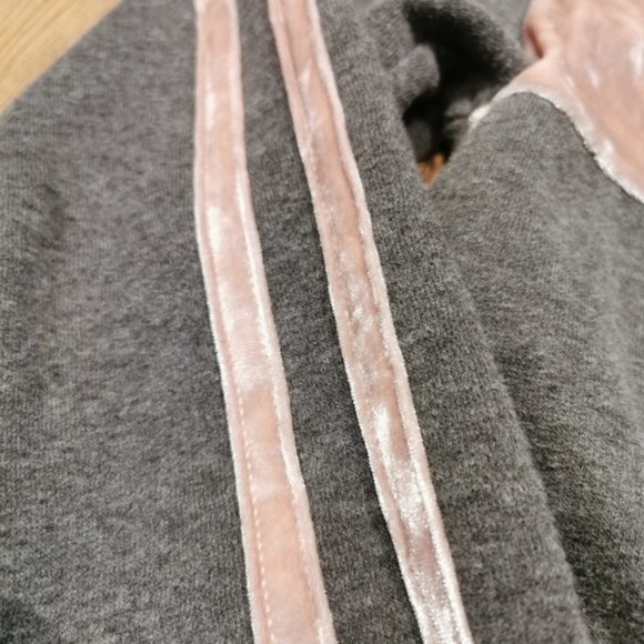 Velvet Cabin Fever pullover hoodie sweater - Picture 4 of 9